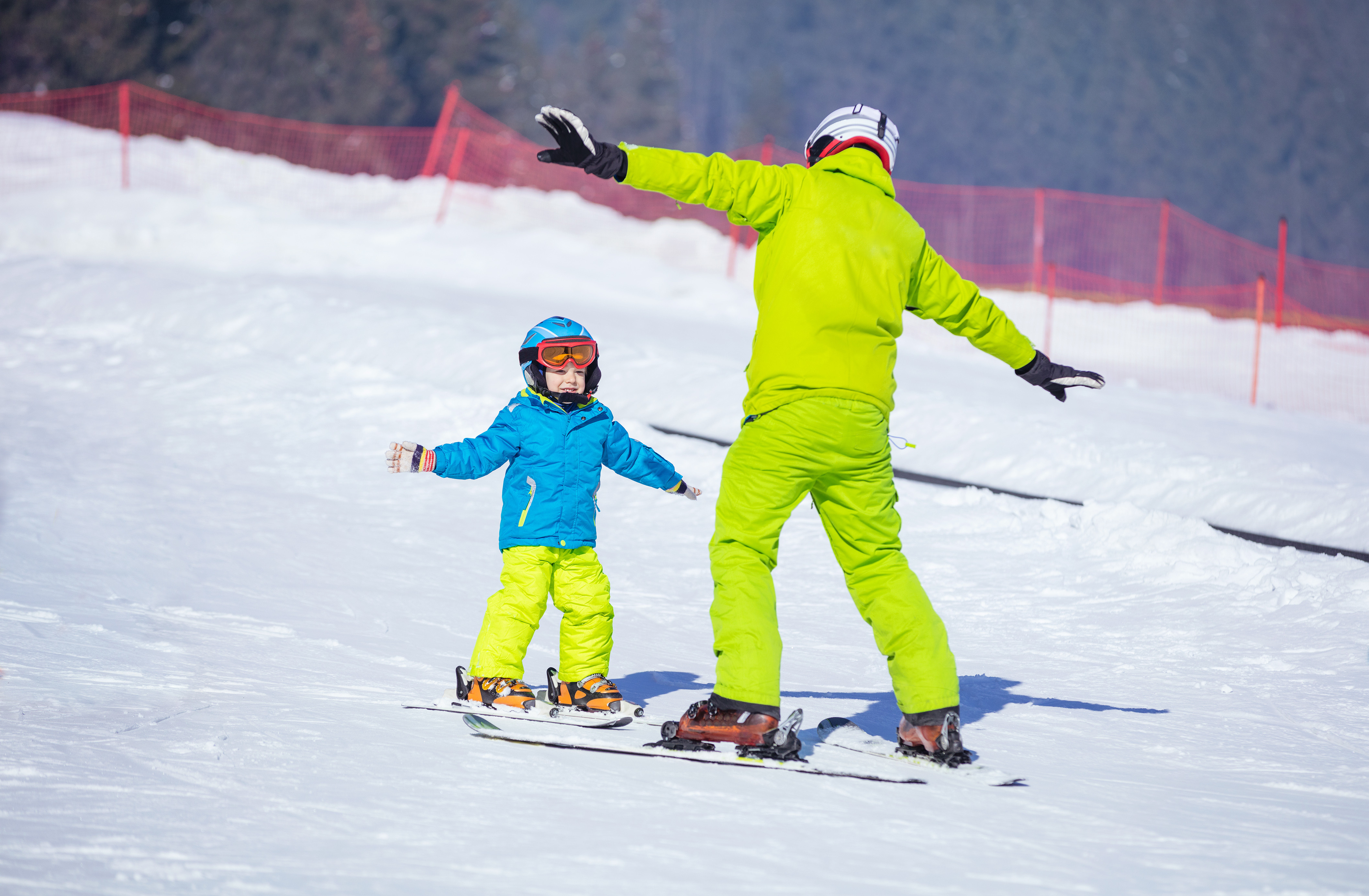 Lyžařský instruktor, školička nebo vy sami? 5 věcí, které vám pomohou s rozhodnutím, komu svěřit výuku lyžování svého dítěte