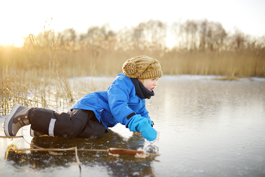 Jak oblékat děti v zimě? Praktické tipy pro výběr zimního oblečení